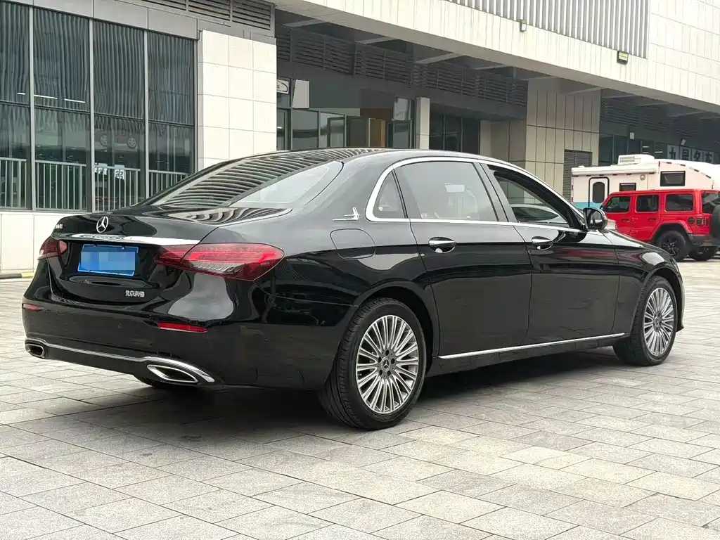 Mercedes-Benz E-Class — миниатюра 9