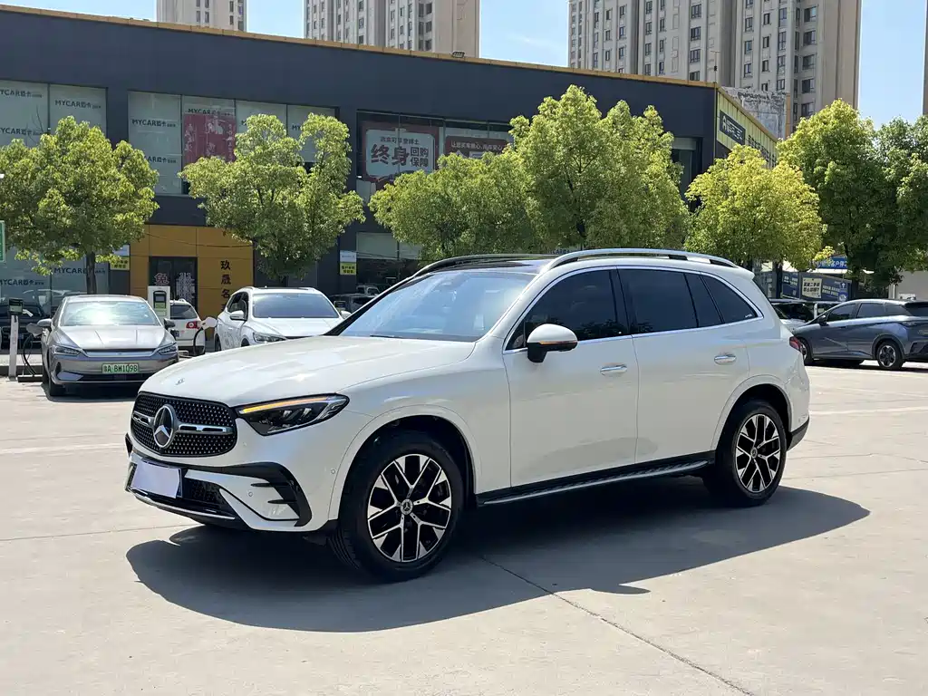 Mercedes-Benz GLC 2023 GLC 260 L 4MATIC Luxury 5 мест