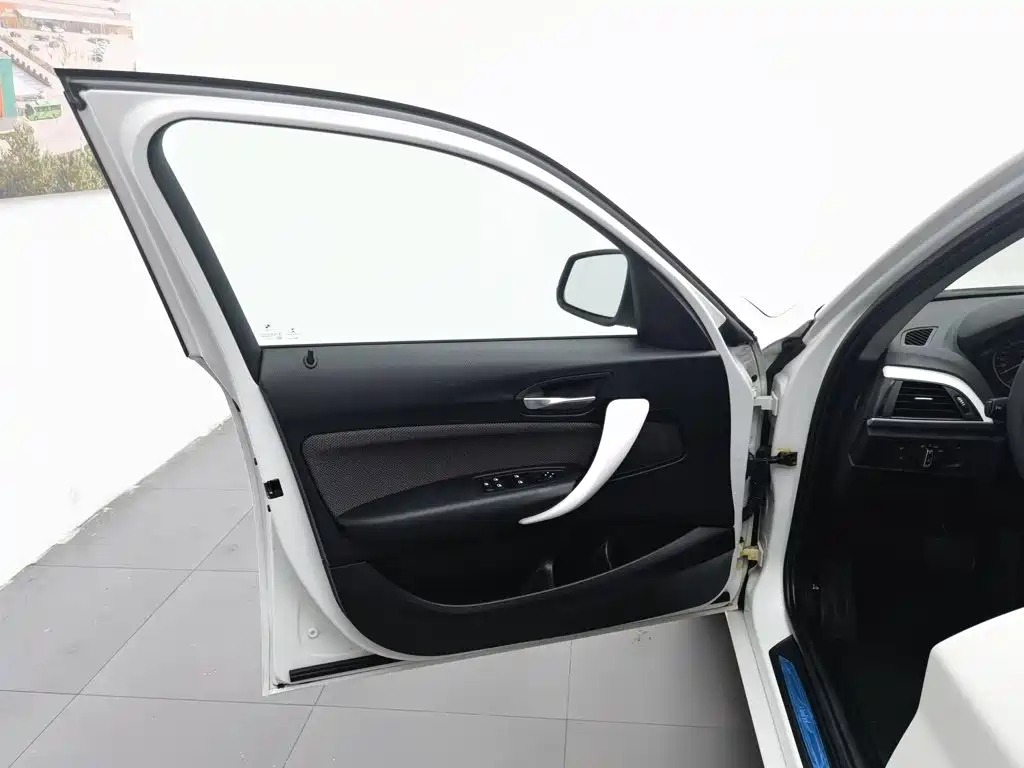 BMW 1 Series (Import) — миниатюра 8