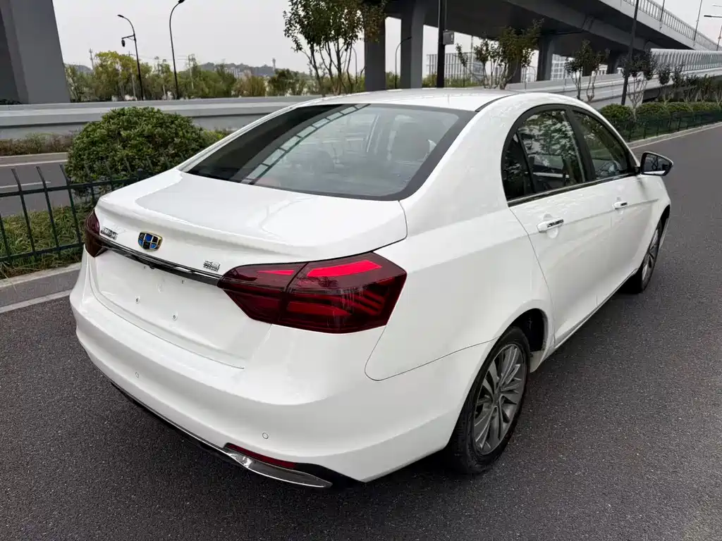 Geely Emgrand — миниатюра 6