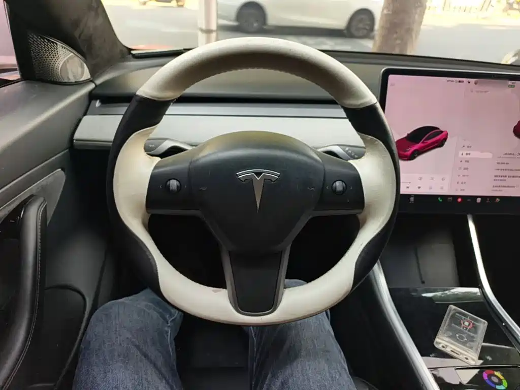 Tesla Model 3 — миниатюра 11