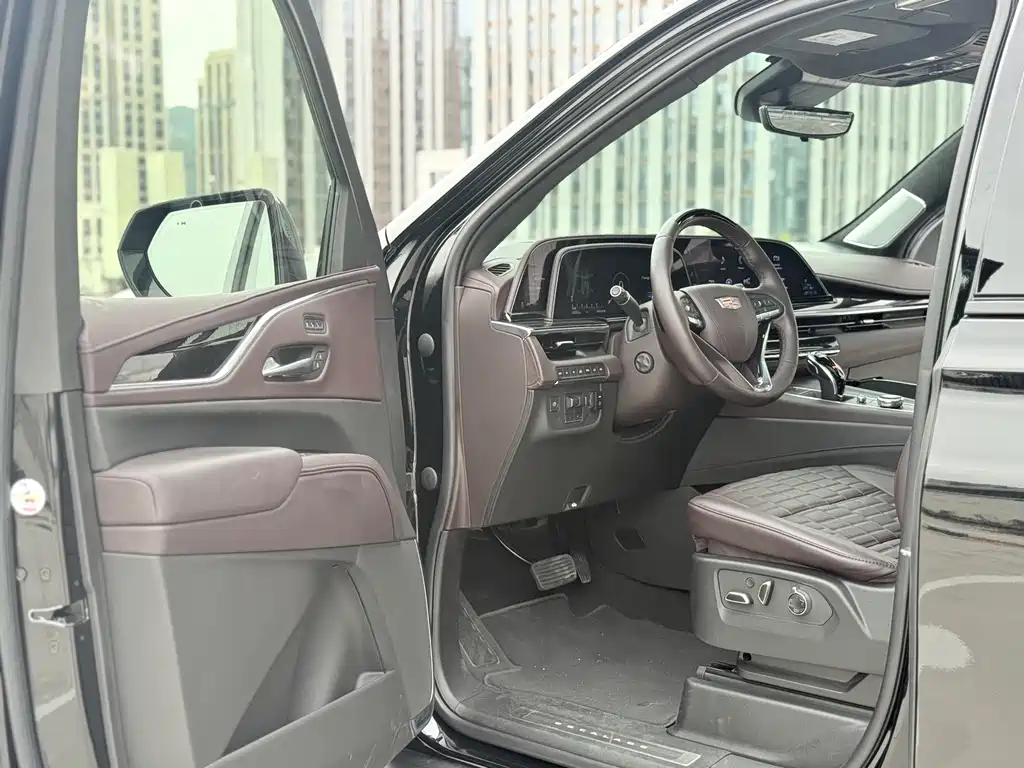 Cadillac Escalade — миниатюра 4