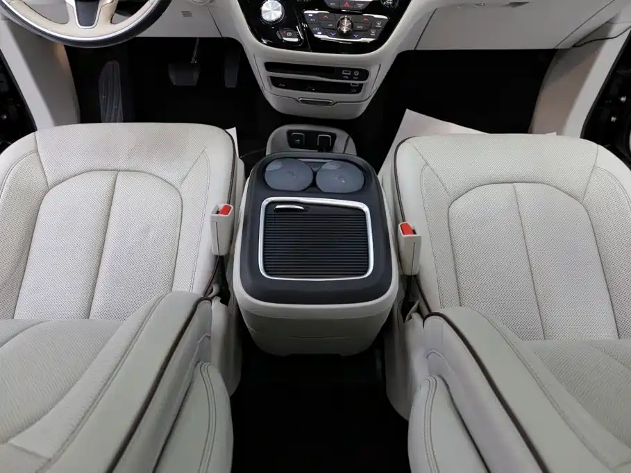 Chrysler Grand Voyager (Import) — миниатюра 11