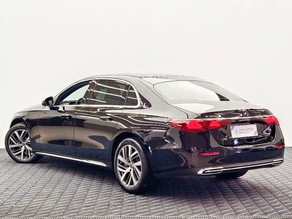 Mercedes-Benz E-Class — миниатюра 4