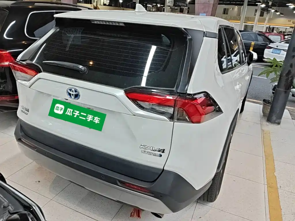 Toyota RAV4 — миниатюра 7