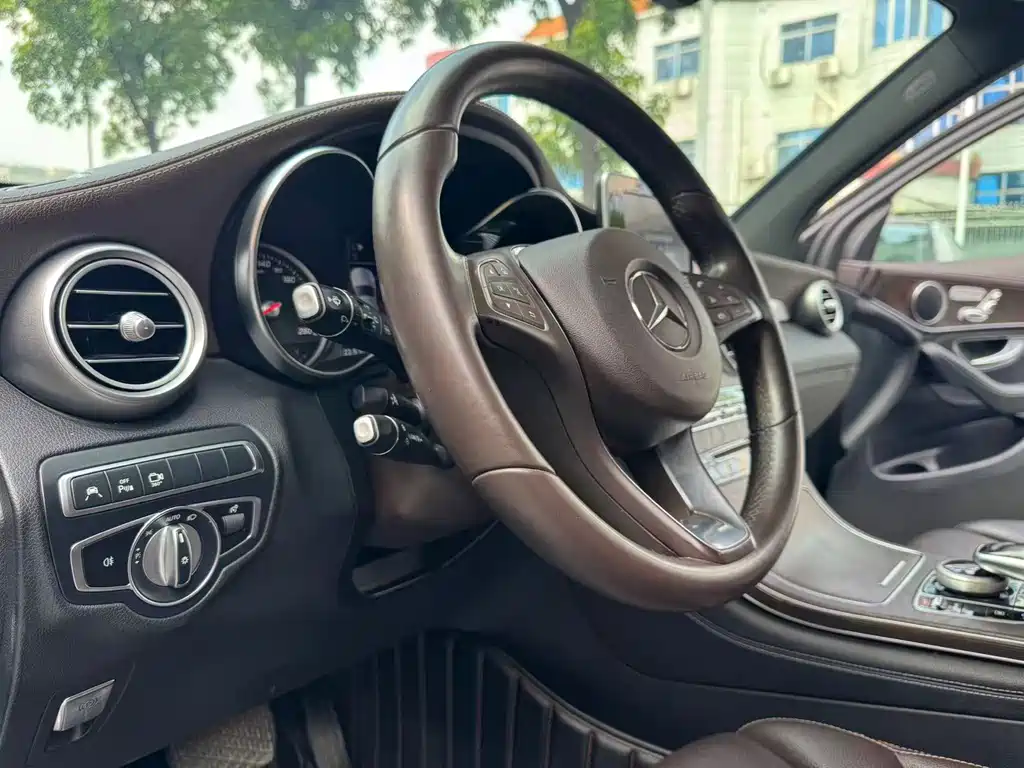 Mercedes-Benz GLC — миниатюра 5