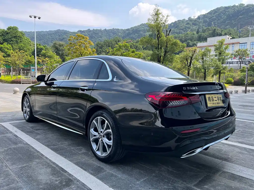 Mercedes-Benz E-Class — миниатюра 7