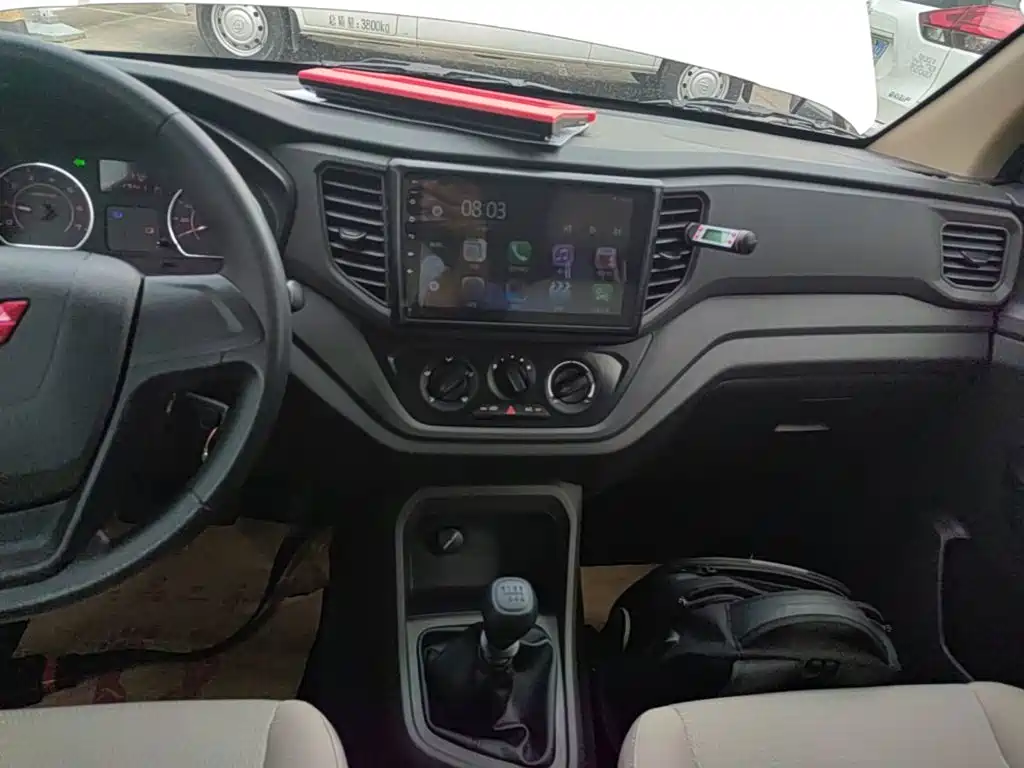 Wuling Hongguang V — миниатюра 13