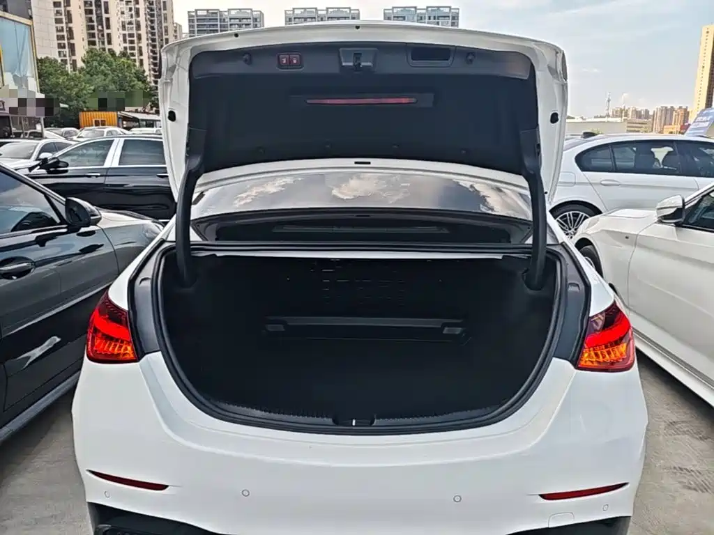 Mercedes-Benz C-Class — миниатюра 19