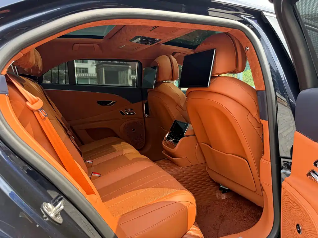 Bentley Flying Spur PHEV — миниатюра 12