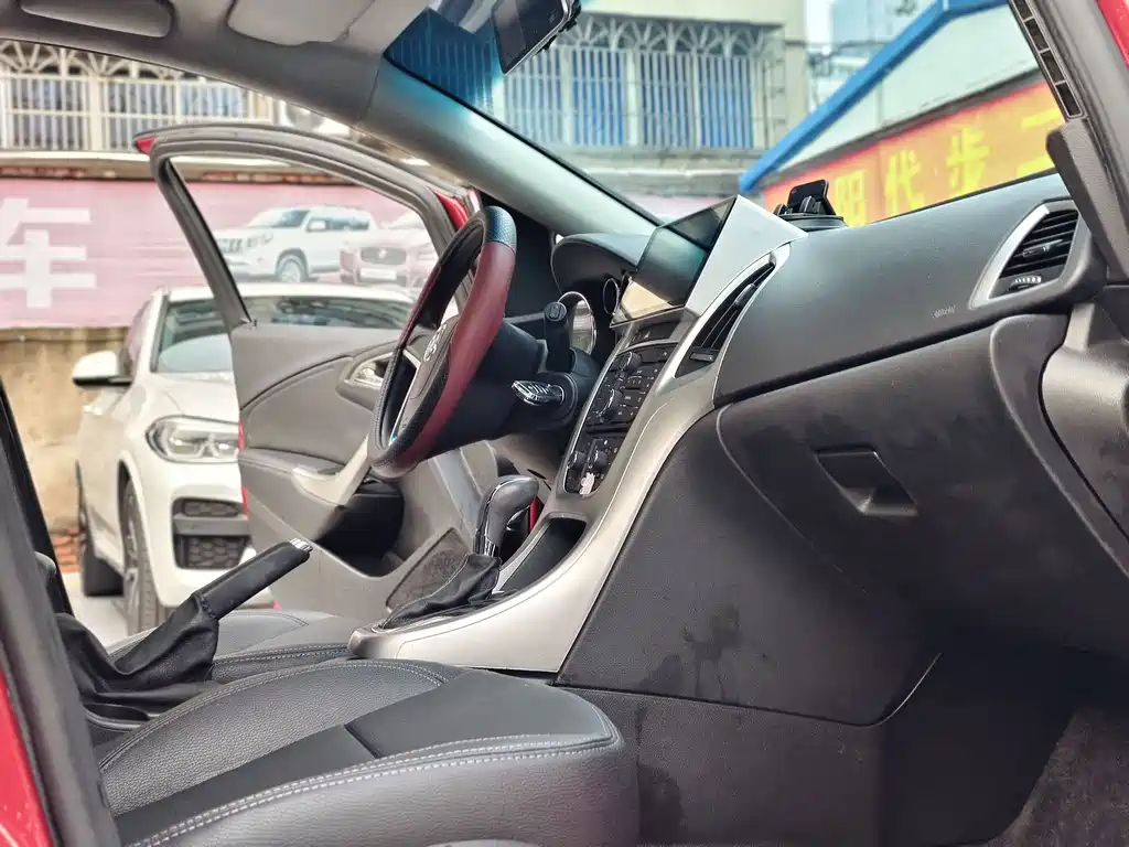 Buick Excelle — миниатюра 9