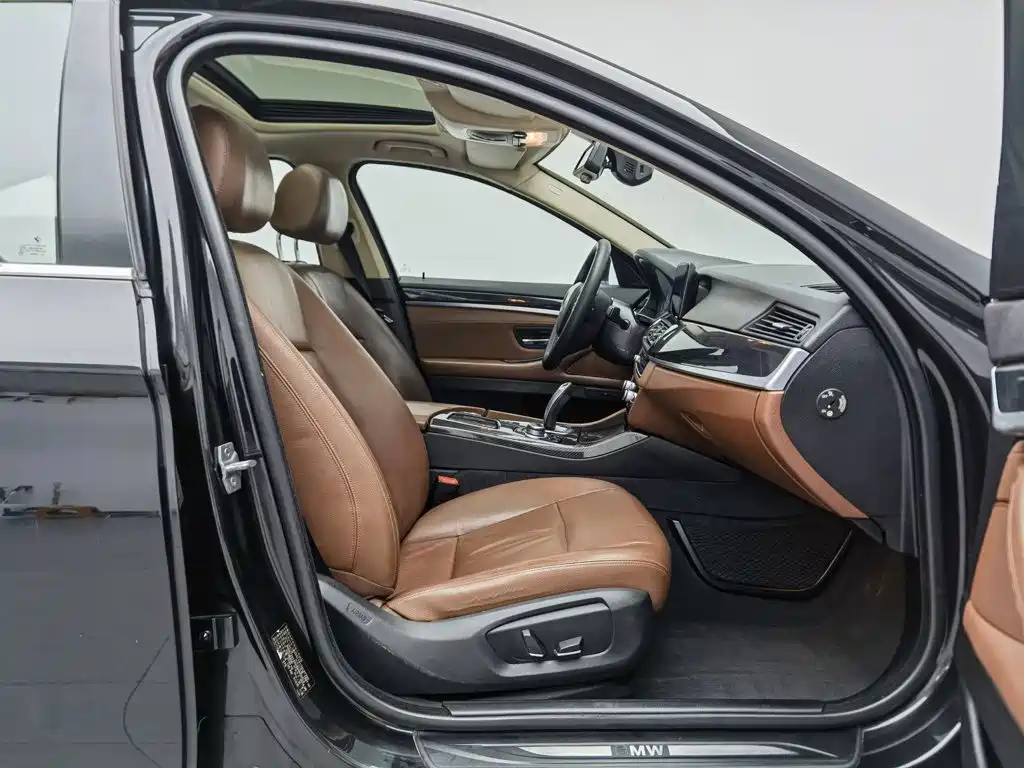 BMW 5 Series — миниатюра 23