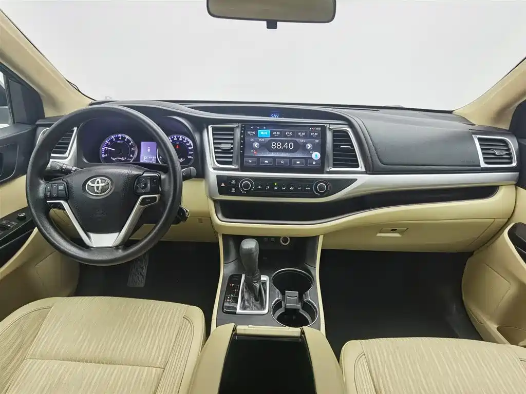 TOYOTA HIGHLANDER