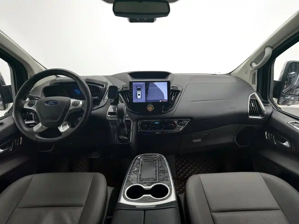 Ford Tourneo — миниатюра 5