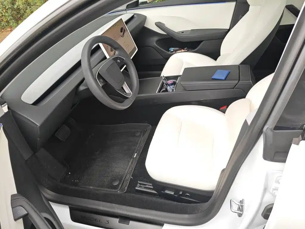 Tesla Model 3 — миниатюра 18
