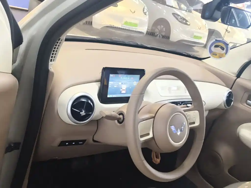 Wuling MINIEV — миниатюра 10