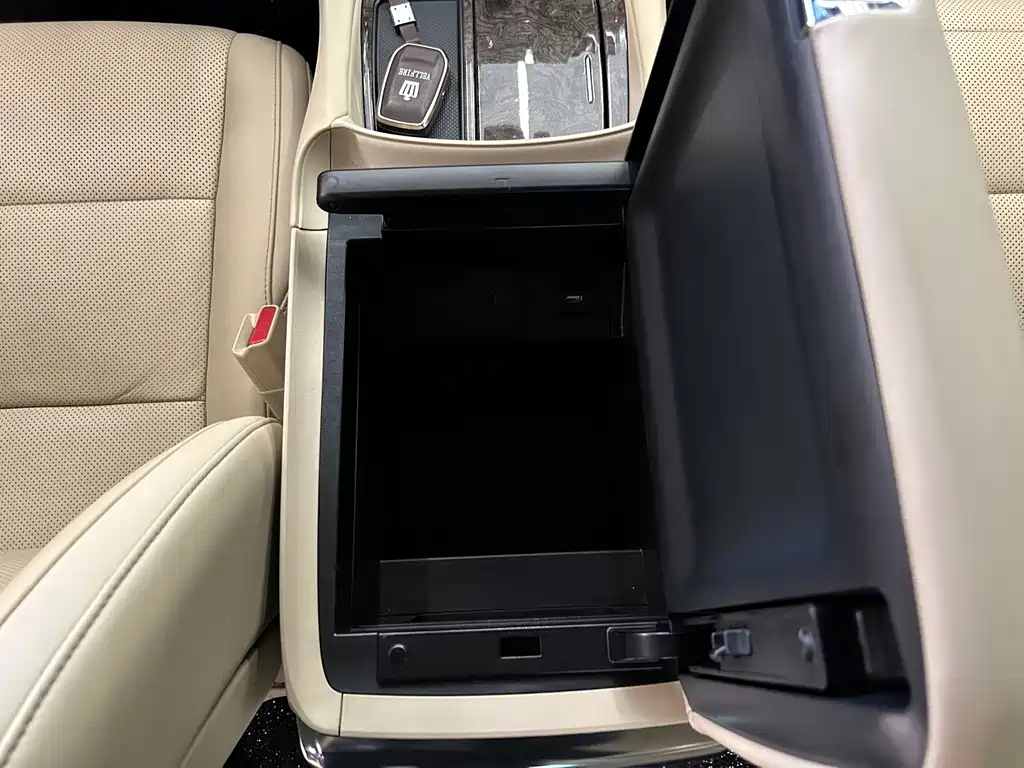 Toyota Vellfire — миниатюра 18