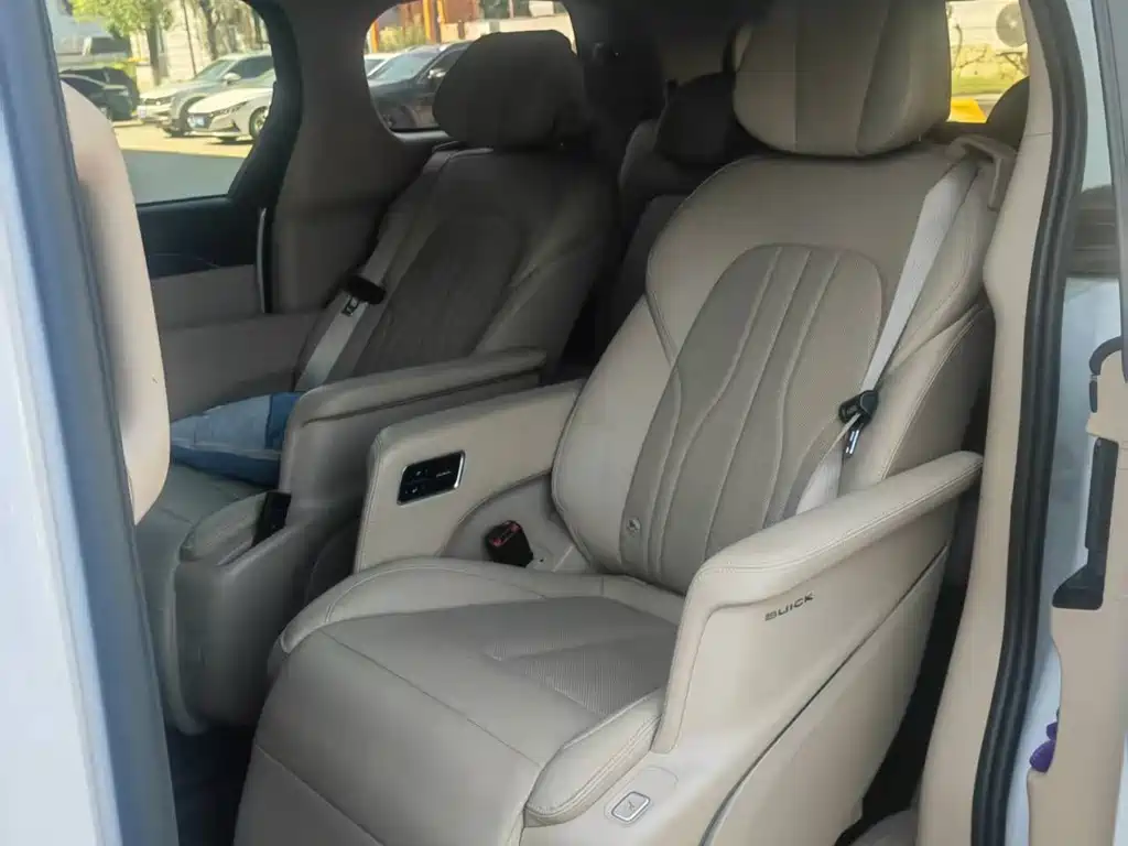 Buick GL8 Hybrid — миниатюра 9