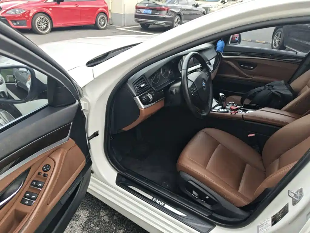 BMW 5 Series — миниатюра 16