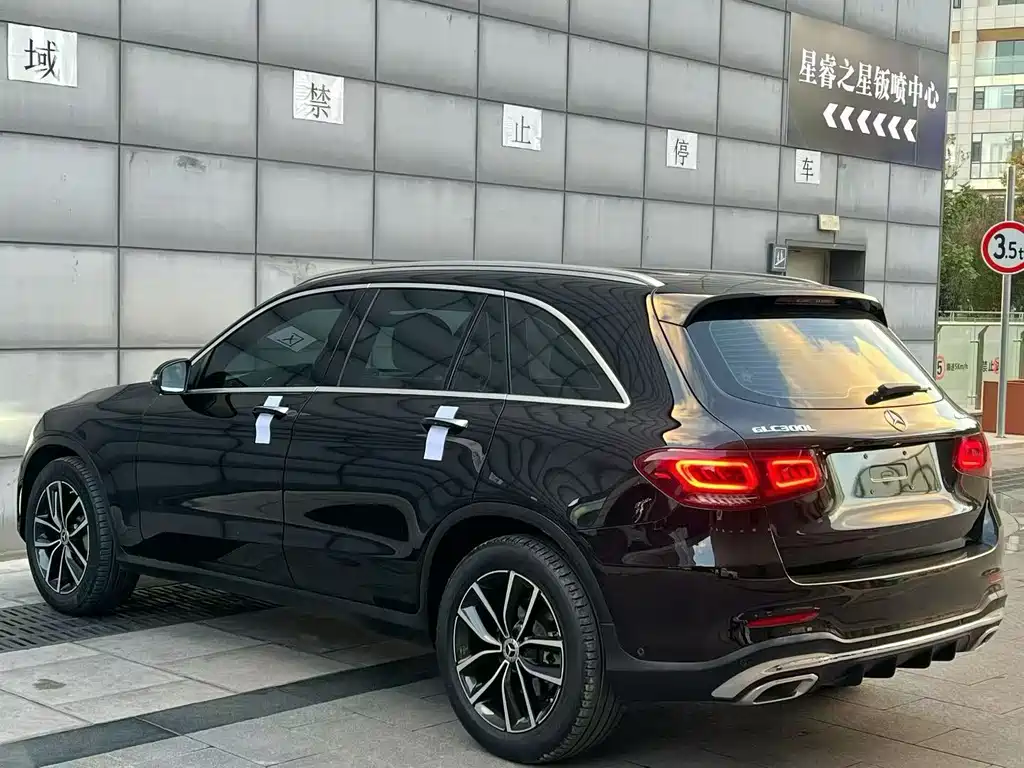 MERCEDES-BENZ GLC