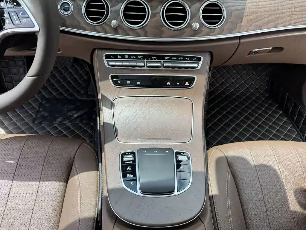 Mercedes-Benz E-Class — миниатюра 29