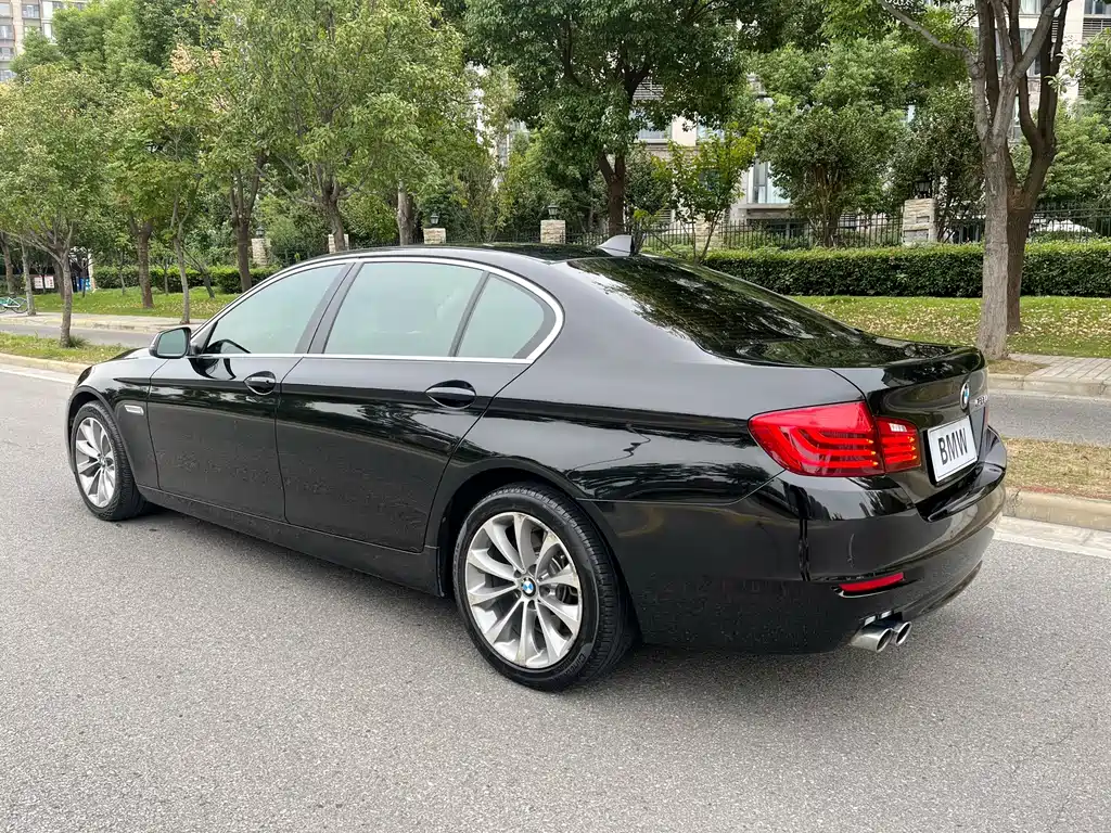 BMW 5 Series — миниатюра 8