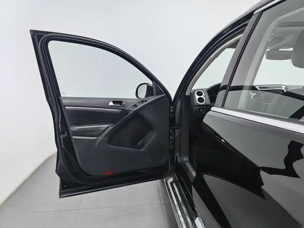 Volkswagen Tiguan — миниатюра 8