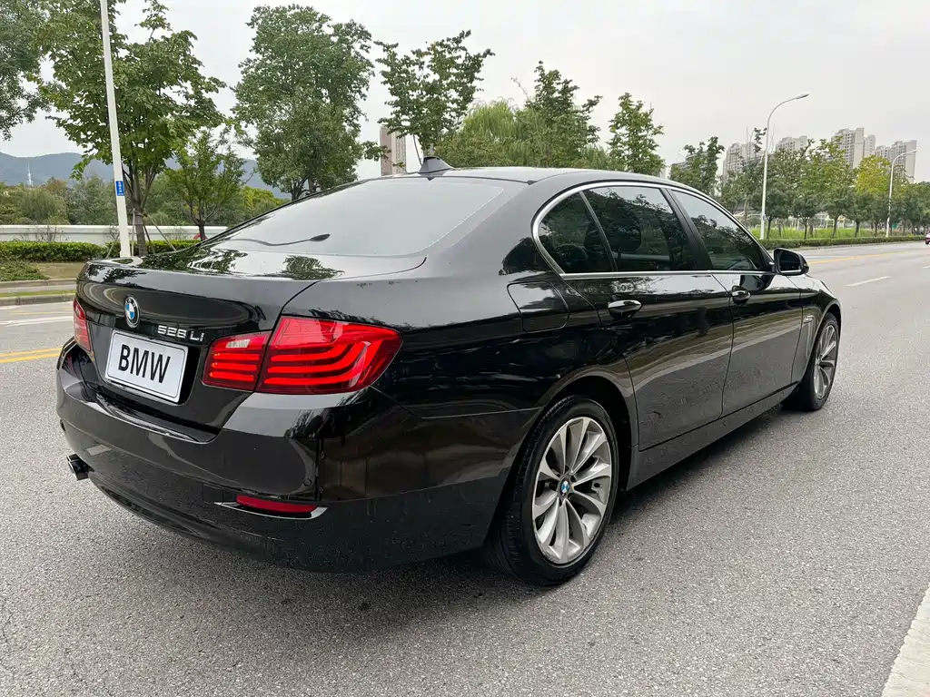BMW 5 Series — миниатюра 6