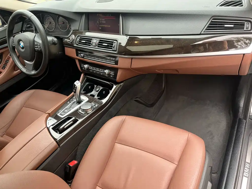 BMW 5 Series — миниатюра 9