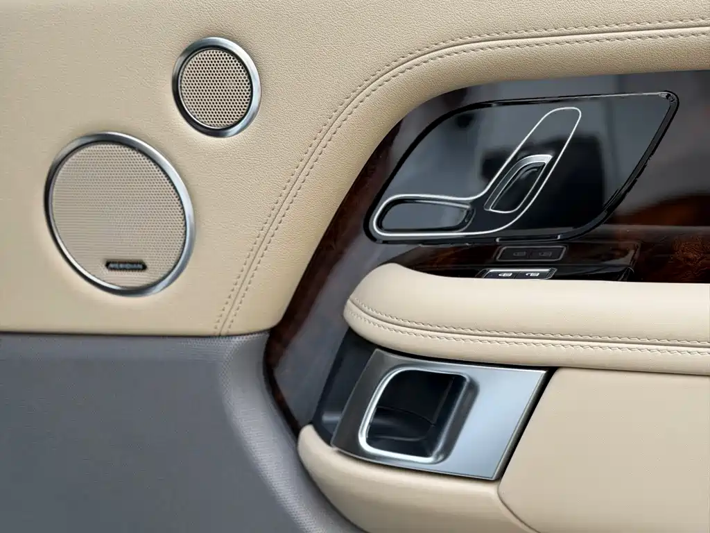 Land Rover Range Rover — миниатюра 17