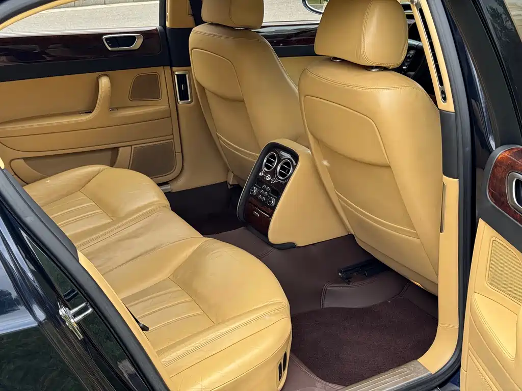 Bentley Flying Spur — миниатюра 17