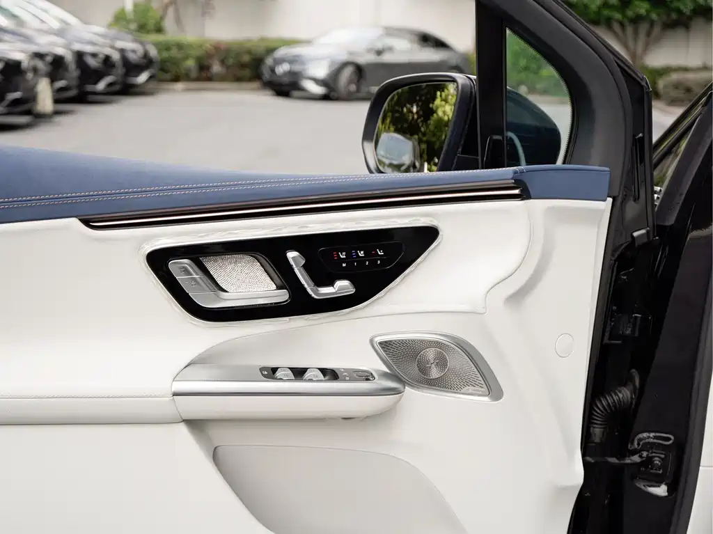 Mercedes-Benz EQE SUV — миниатюра 19