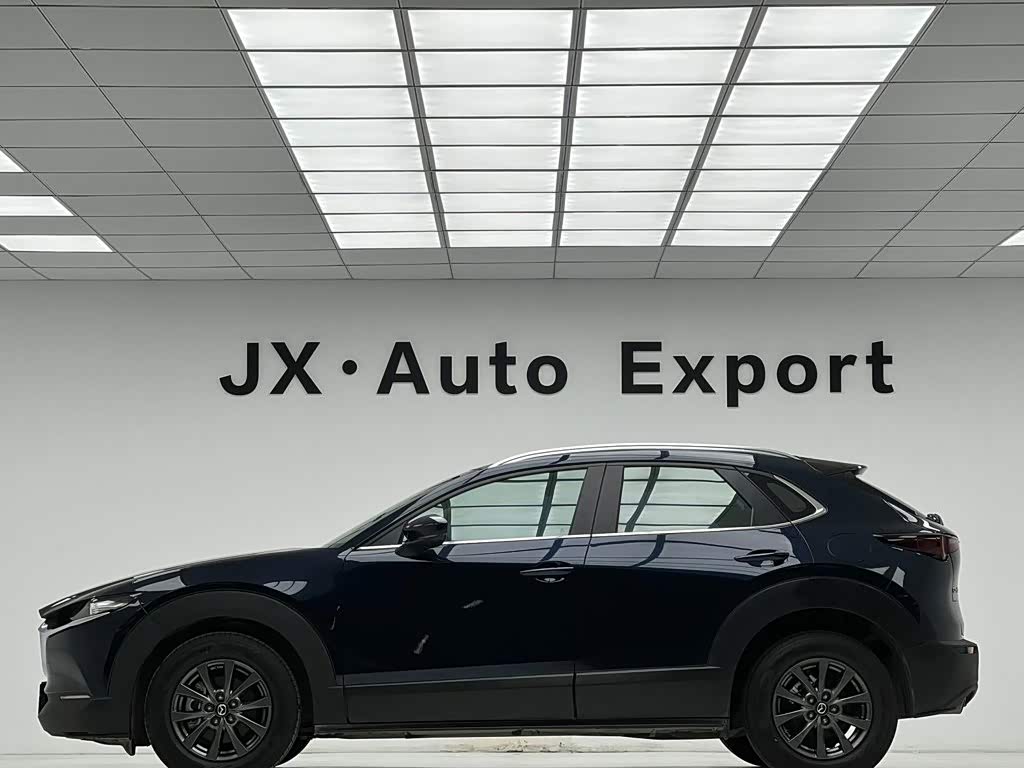 Mazda CX-30 2.0 л 2022 г. Голубой, пробег 8000 км