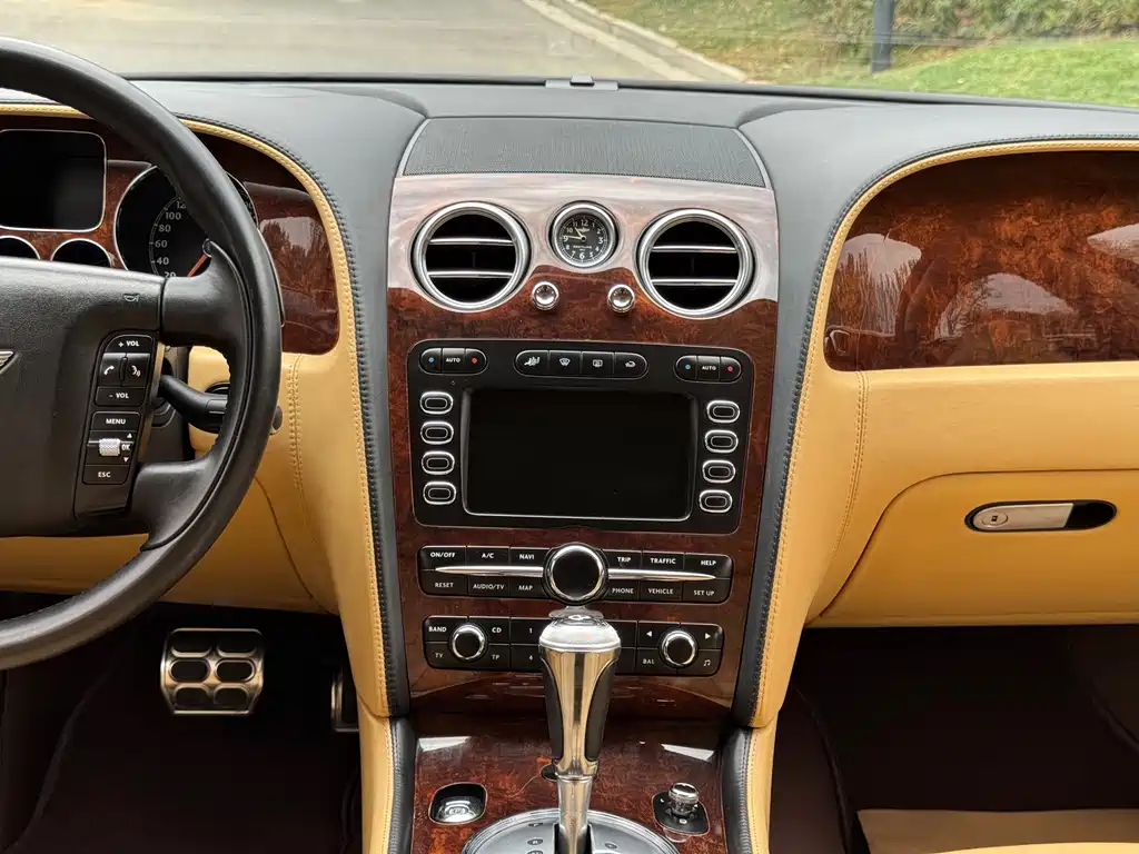 Bentley Flying Spur — миниатюра 20