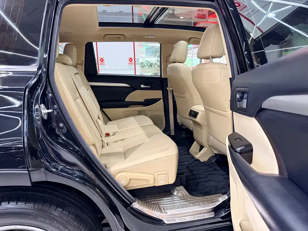 Toyota Highlander 2018 2.0T Luxury 7 мест V