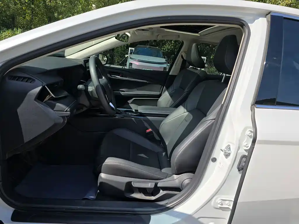 Toyota Camry — миниатюра 6
