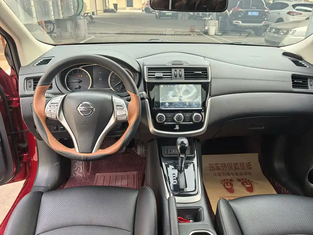 Nissan Tiida — миниатюра 12