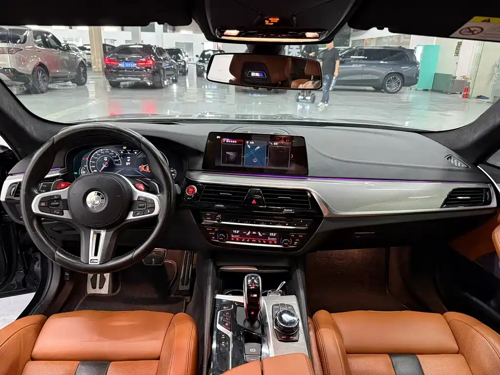 BMW M5 — миниатюра 5