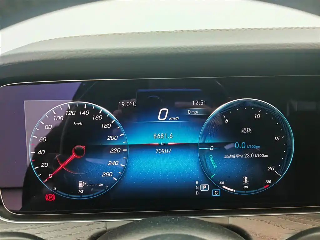 Mercedes-Benz E-Class — миниатюра 11