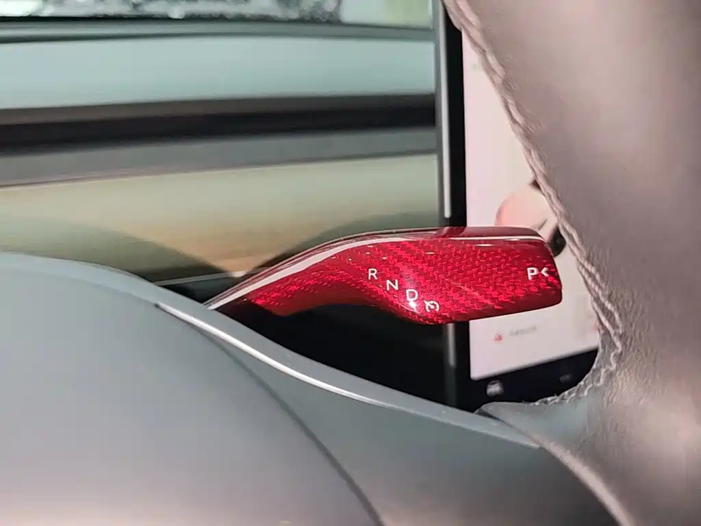 Tesla Model Y — миниатюра 14