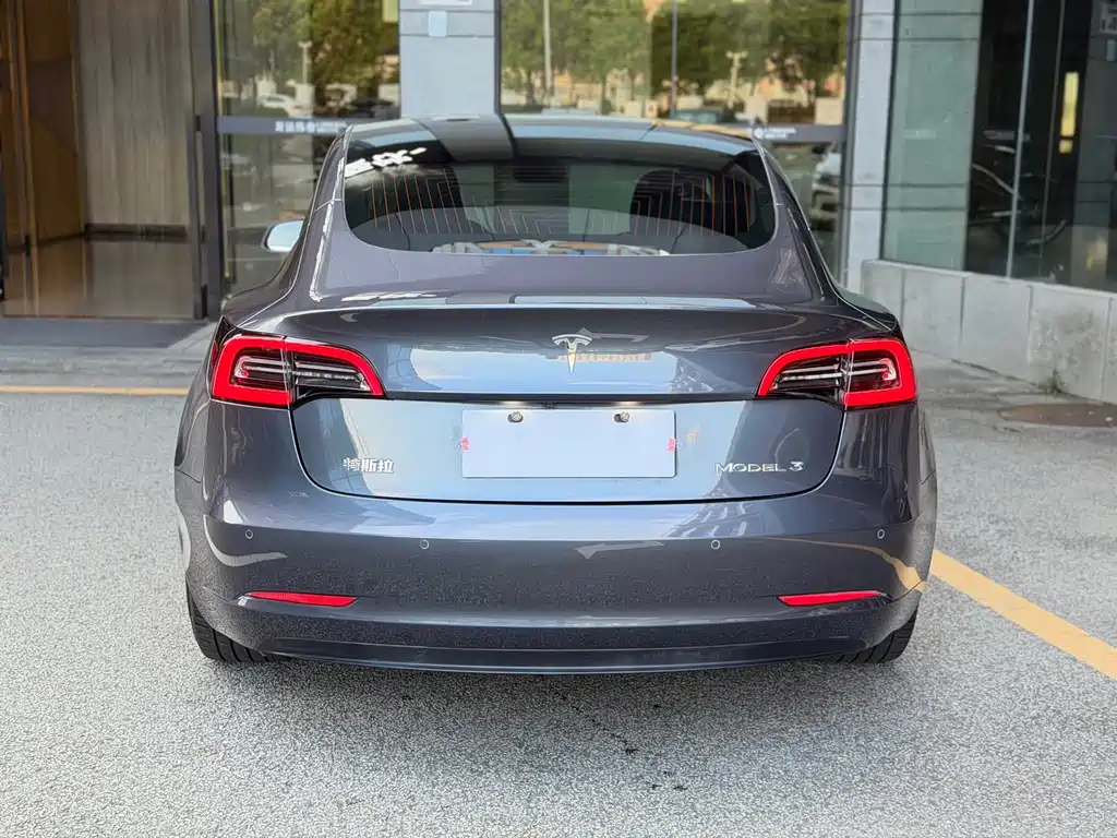 Tesla Model 3 — миниатюра 12