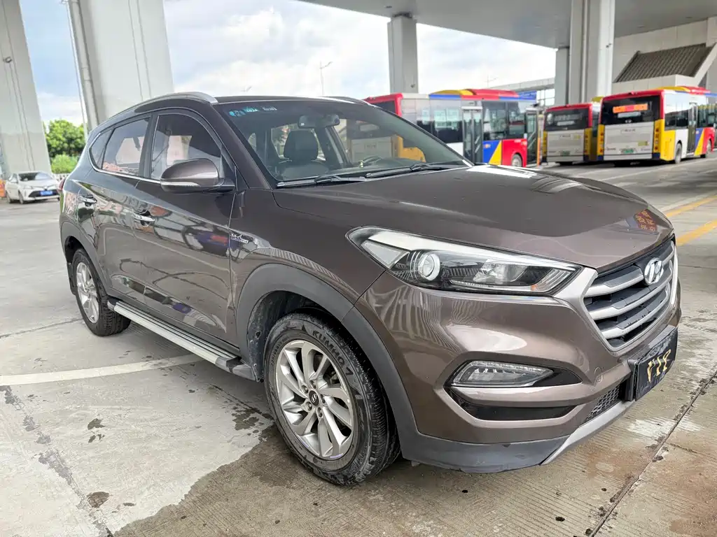 MODERN TUCSON