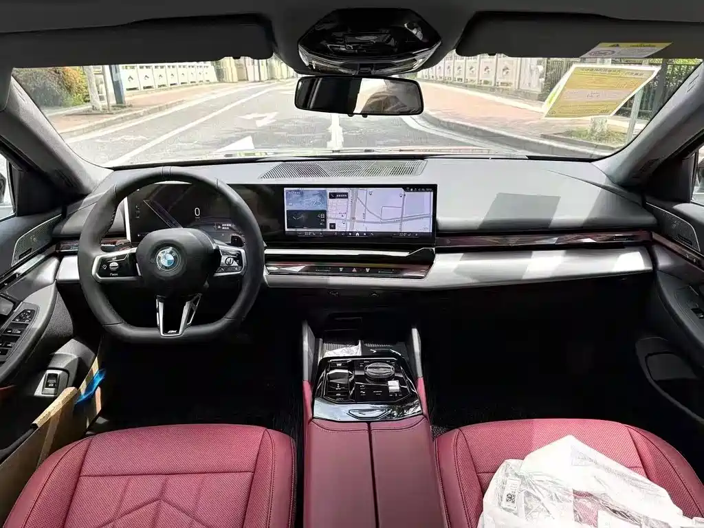 BMW 5 Series — миниатюра 3