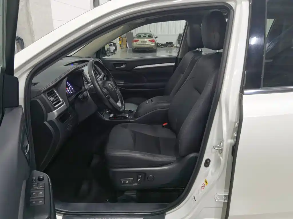 Toyota Highlander — миниатюра 10