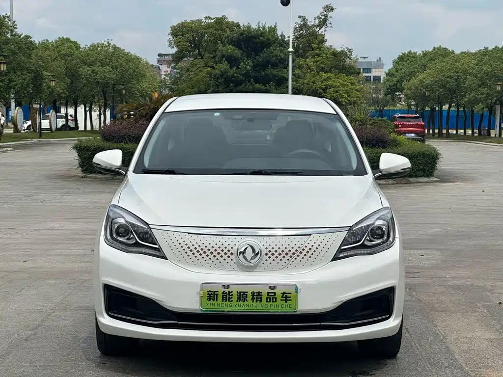 DONGFENG E70