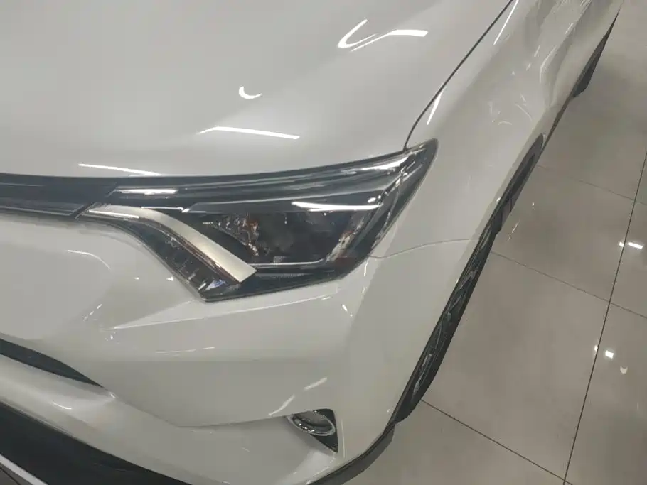 Toyota RAV4 — миниатюра 5