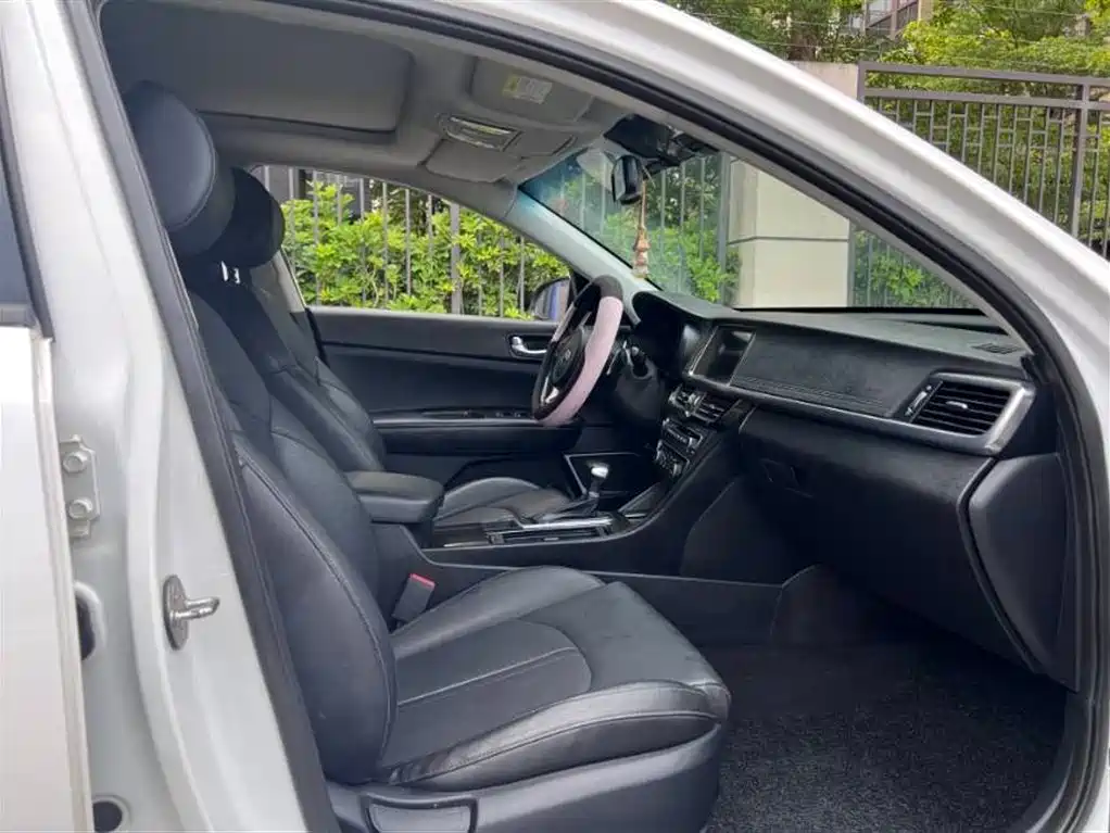 Kia K5 2016 1.6T AT LUX