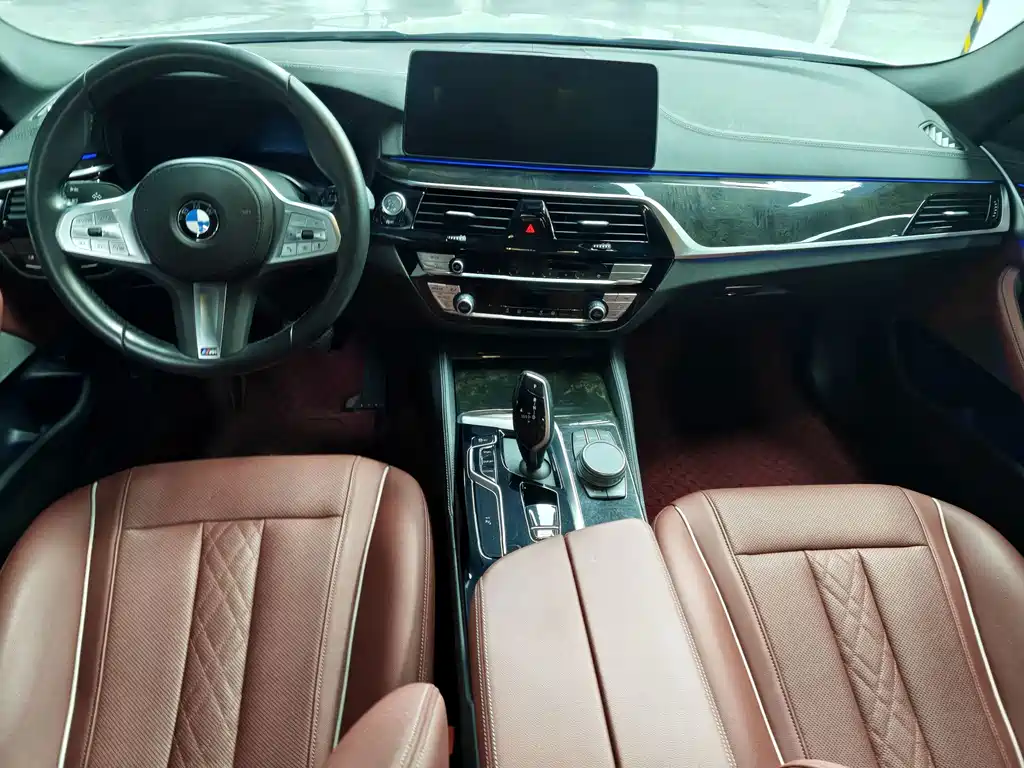 BMW 5 Series — миниатюра 13