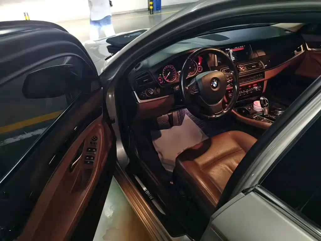 BMW 5 Series — миниатюра 12