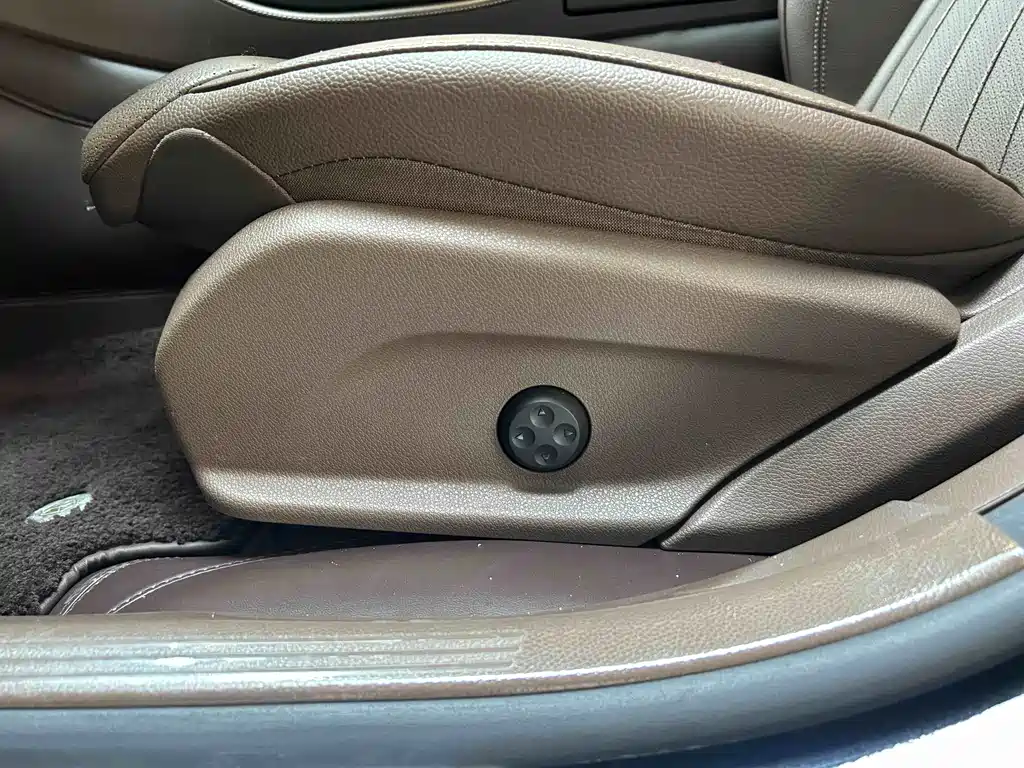 Mercedes-Benz E-Class — миниатюра 16